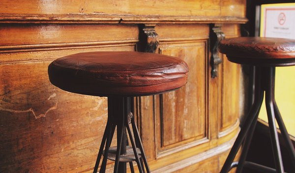 Hocker Bar  - Copyright: StockSnap (Pixabay)